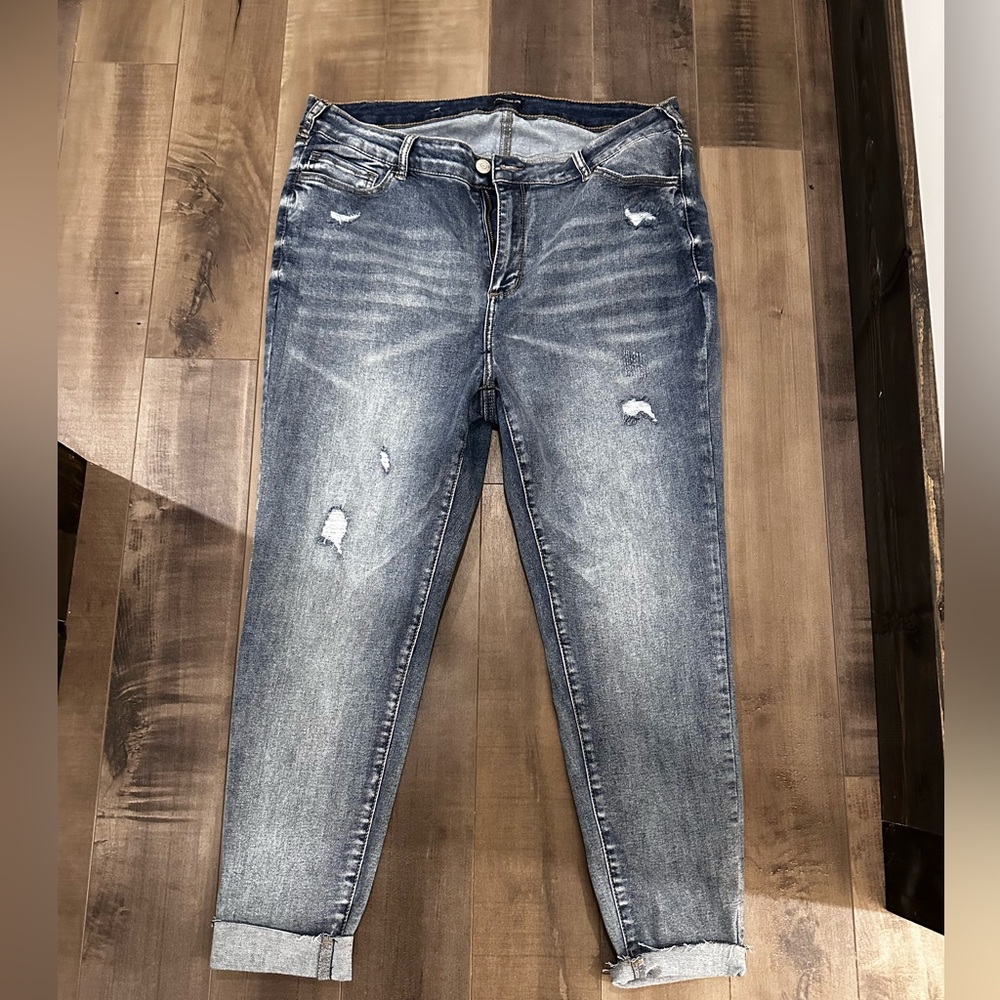 Minimal distressing stone wash skinny jeans